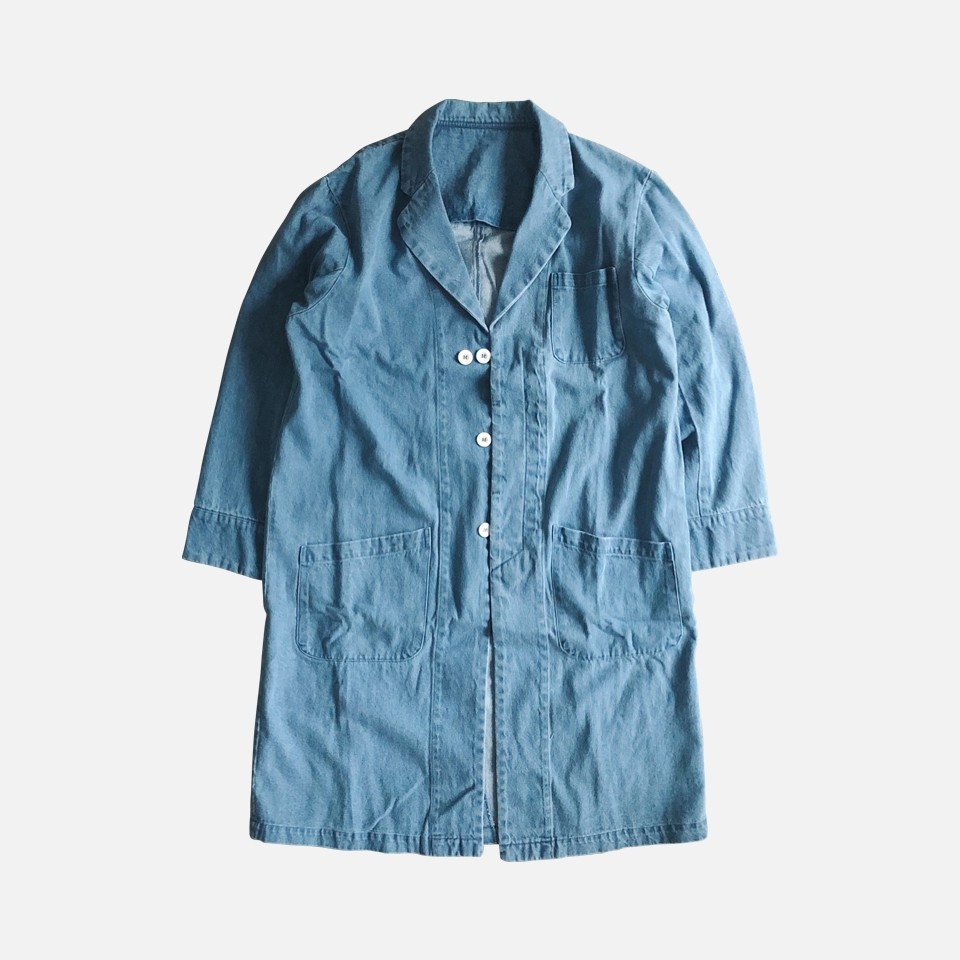 WHYTE COAT OVER WASHED INDIGO DENIM