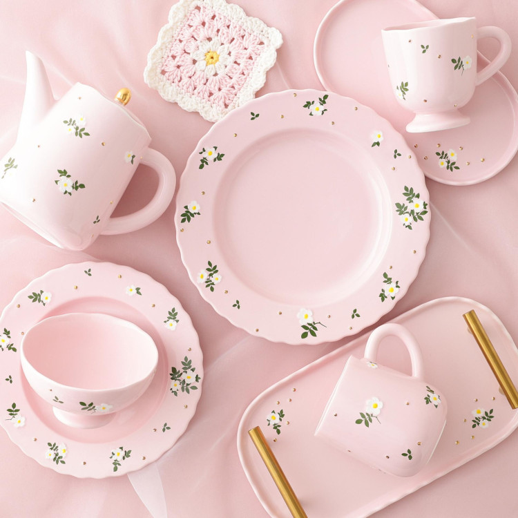 "Flulon" series with cute embroidery-like plump floral patterns