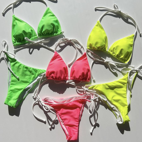 The neon color is cute triangle bikini♡