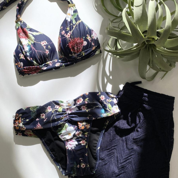 和モダンな美シルエットビキニ入荷♡
