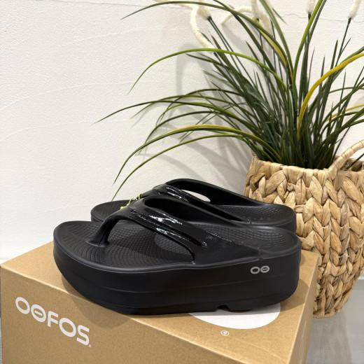 大人気サンダル【OOFOS】販売中です♡