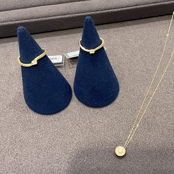 ゴールドジュエリー