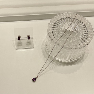 1月誕生石ガーネット