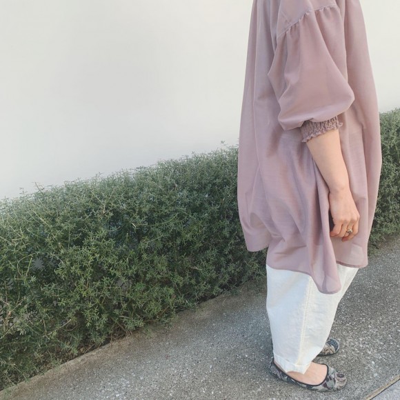 透け感のある軽やかなシャツチュニック