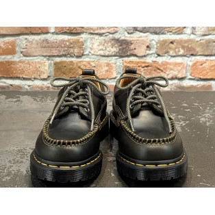 Dr.Martins 新作　LOWELL 4 ホール シューズ