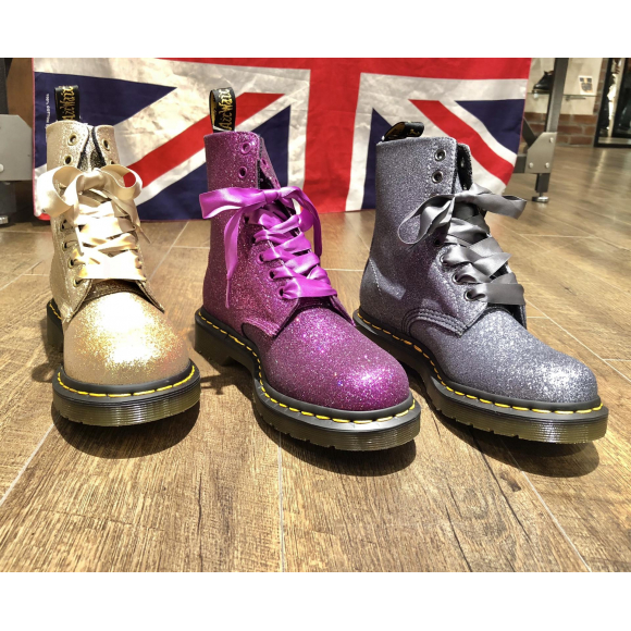 Dr,Martens}新作グリッター8ホールブーツ | ドクターマーチン