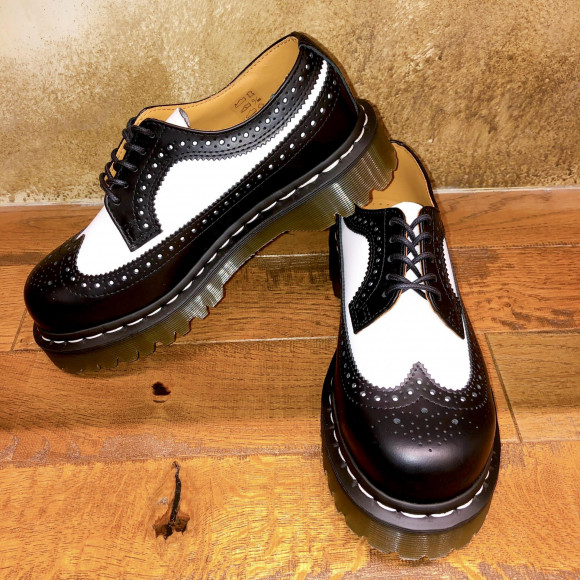 Dr.Martens　白黒　ウィングチップシューズ