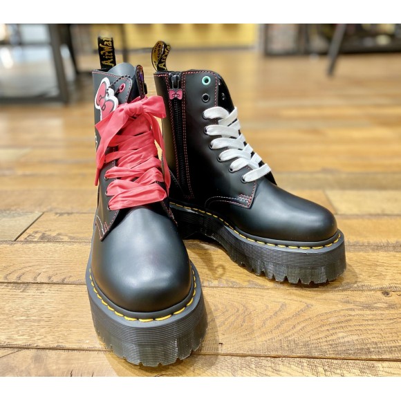 Dr.Martens × サンリオ 厚底ブーツ | ドクターマーチン・ショップ