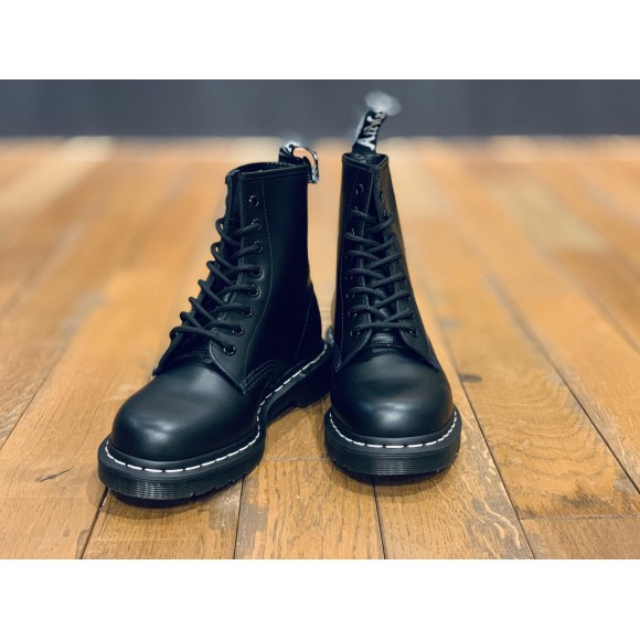 ◽️使用回数[2回着用]Dr.Martens /24.0/8ホール/ホワイトステッチ