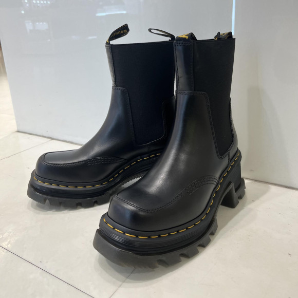 Dr.Martens 軽量ヒールブーツ Corran Chelsea