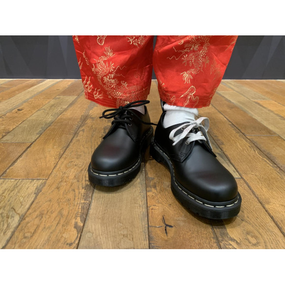 Dr.Martens 新作 日本限定 1461 グレーステッチ 3 ホールシューズ