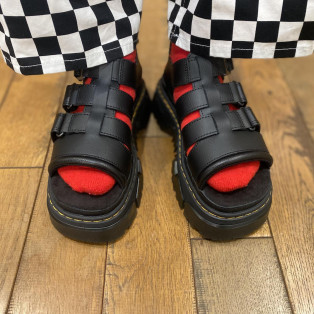 Dr.Martens 新作 MATTISON 3 ストラップ サンダル