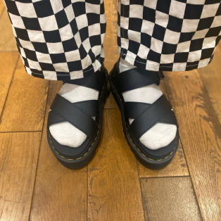 Dr.Martens 新作 VOSS II サンダル