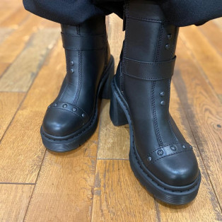 Dr.Martens 新作　SPENCE HARNESS チェルシー ブーツ