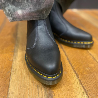Dr.Martens 新作　BIANCA II チェルシー ブーツ