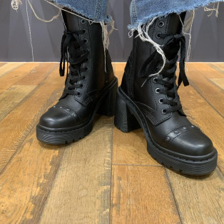 Dr.Martens 新作 CHESNEY HARNESS アンクル ブーツ