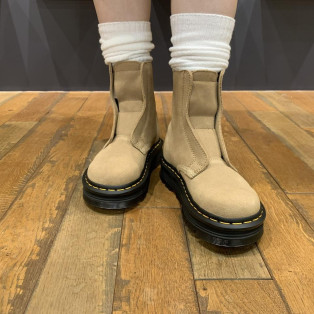 Dr.Martens 新作 ZEBZAG レースレス ブーツ