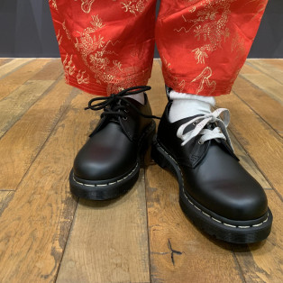 Dr.Martens 新作 日本限定 1461 グレーステッチ 3 ホールシューズ