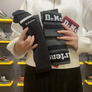 Dr.Martens 新作 ロング モール ソックス   アスレティック ロゴ ソックス