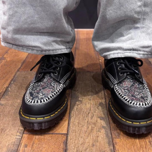 Dr.Martens 新作 LOWELL 4 ホール シューズ