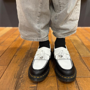Dr.martens 新作　ADRIAN ブラックホワイト ローファー シューズ