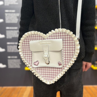 Dr.martens  新作 ハート バックパック(WHITE+DUSTY ROSE, FREE)