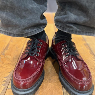 Dr.martens 新作　LOWELL 4 ホール シューズ