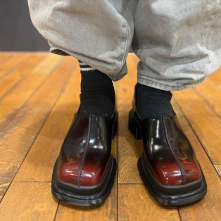 Dr.martens 新作 MAYBOLE ミュール CHERRY RED ARCADIA