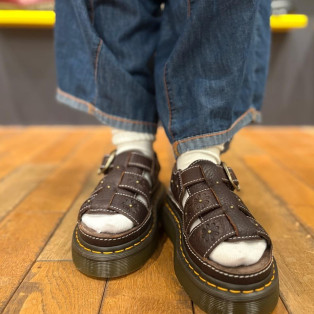 Dr.martens 新作 WRENLIE オープン フラワー サンダル