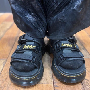 Dr.martens PEARSON マルチストラップ サンダル