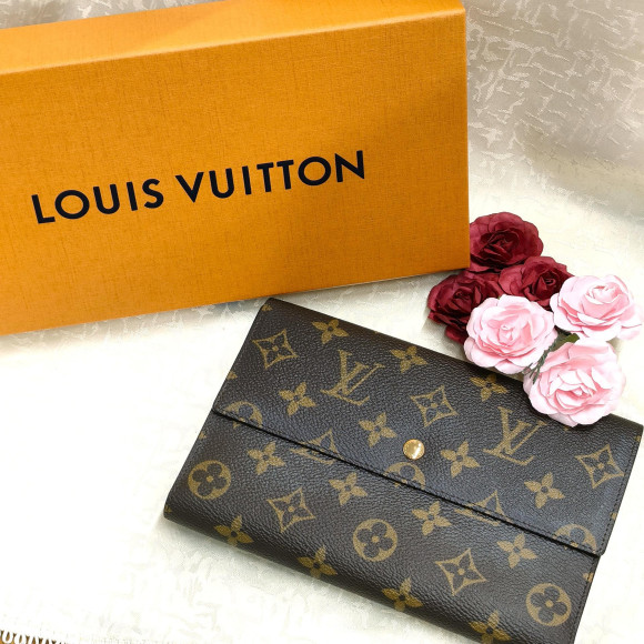 丈夫な素材で、収納しやすさが魅力的なLouis Vuitton ポルトトレゾール インターナショナル