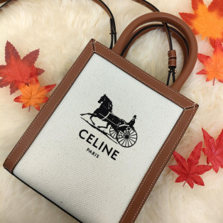 コンパクトなサイズで使いやすい！CELINE ミニ バーティカル カバ