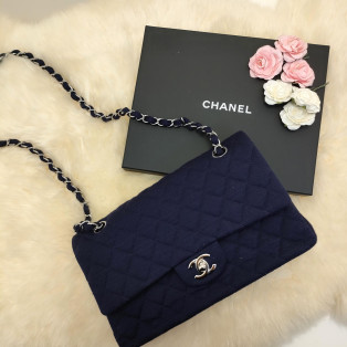 女性にとって永遠の憧れともいえるCHANELのマトラッセＷフラップ