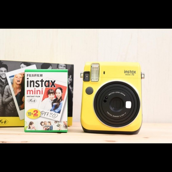 FUJIFILM instax mini70 Instant Camera チェキフィルム20枚付 | フォトラボ コイデカメラ・ショップ