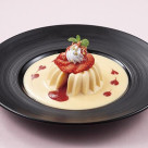 レトロなのに新しい！ババロア苺ソース