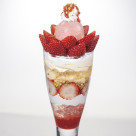 苺７粒使用！贅沢苺パフェ