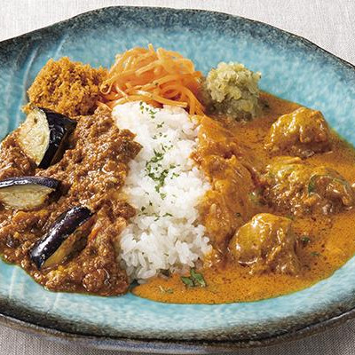 一皿で２種類のカリーが楽しめるハーフ＆ハーフ♪（チキンティッカ＆キーマ）