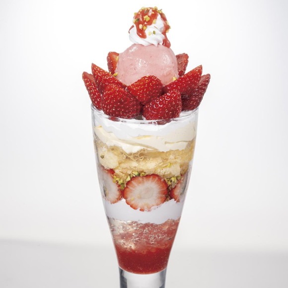 苺７粒使用！贅沢苺パフェ