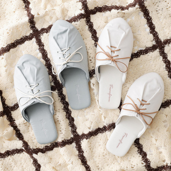 【NEW】サテンレースアップ ルームシューズ