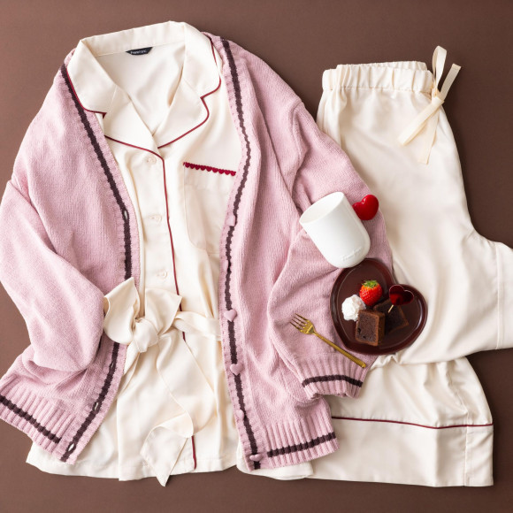 【もうすぐバレンタインデー】ヒアルロン酸加工 ハートラインサテンパジャマ