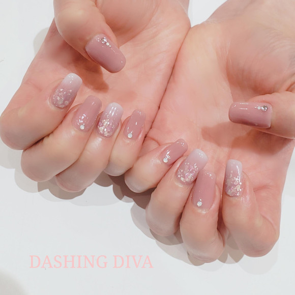 ホワイトグラデネイル