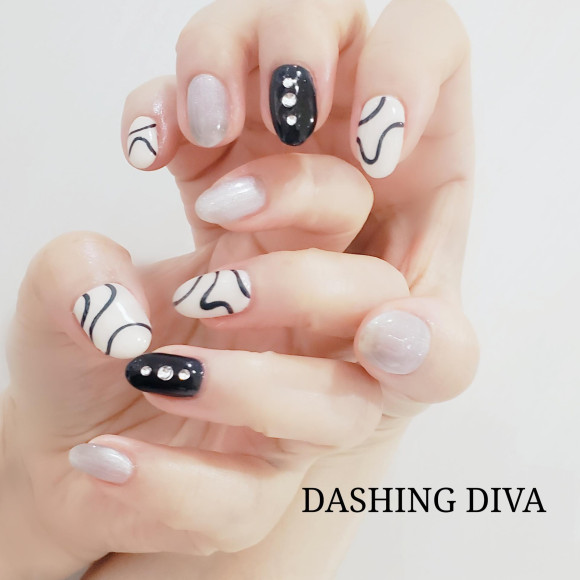 うねうねラインアートネイル