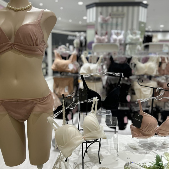 洋服にひびきにくい！ナルエーLワイヤーブラ入荷