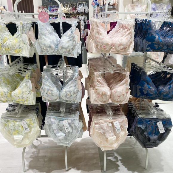 ノンワイヤーでバストケア！「ノンワイヤー重力ケアブラ」新色入荷のお知らせ