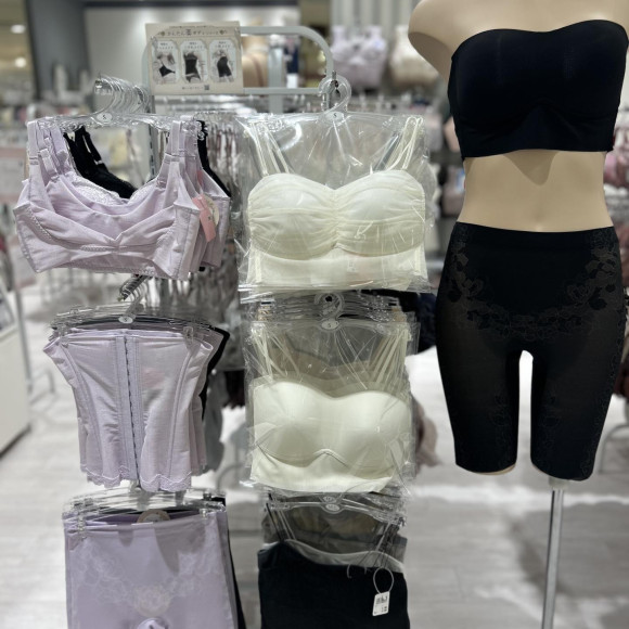 フォーマルな洋服に困る下着の悩み解決！