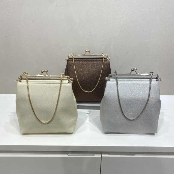 ＊キラキラ輝くラメ入り新作バッグ＊