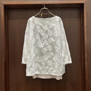 フロンド刺繍　ボートネックブラウス