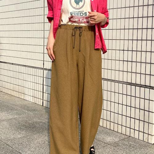 パキッとしたピンクのリネンシャ...