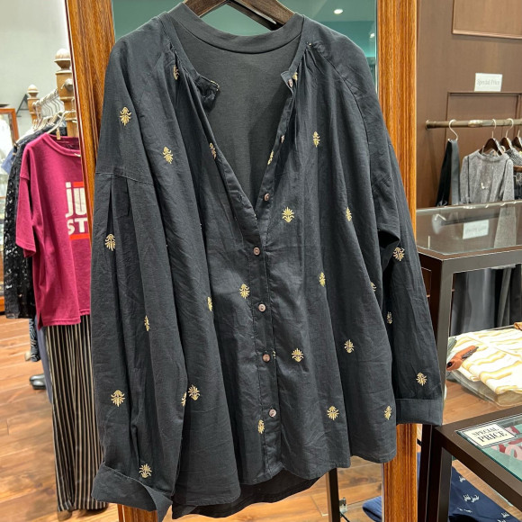 インド金糸刺繍　スタンドネックブラウス