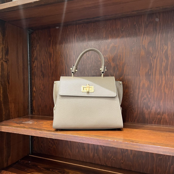 店頭にあるBAG紹介